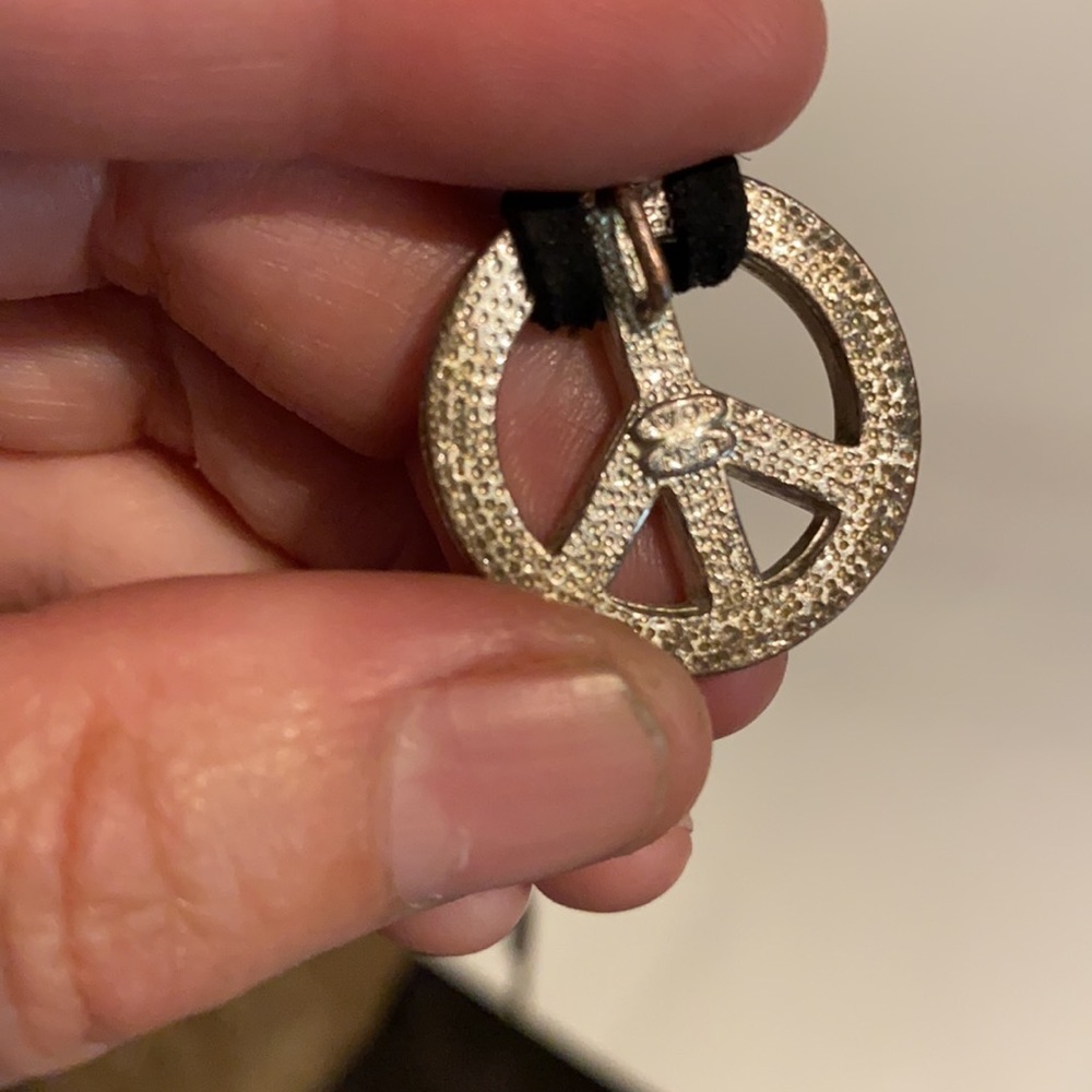 Avon peace sign necklace - Picture 3 of 5